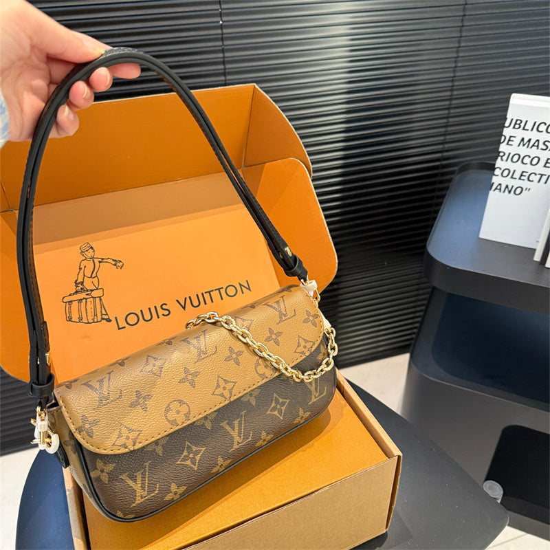 Elegant LV genuine leather crossbody bag With chain Roxy New