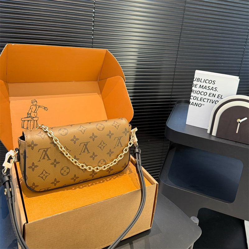 Elegant LV genuine leather crossbody bag With chain Roxy New