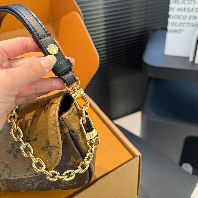 Elegant LV genuine leather crossbody bag With chain Roxy New